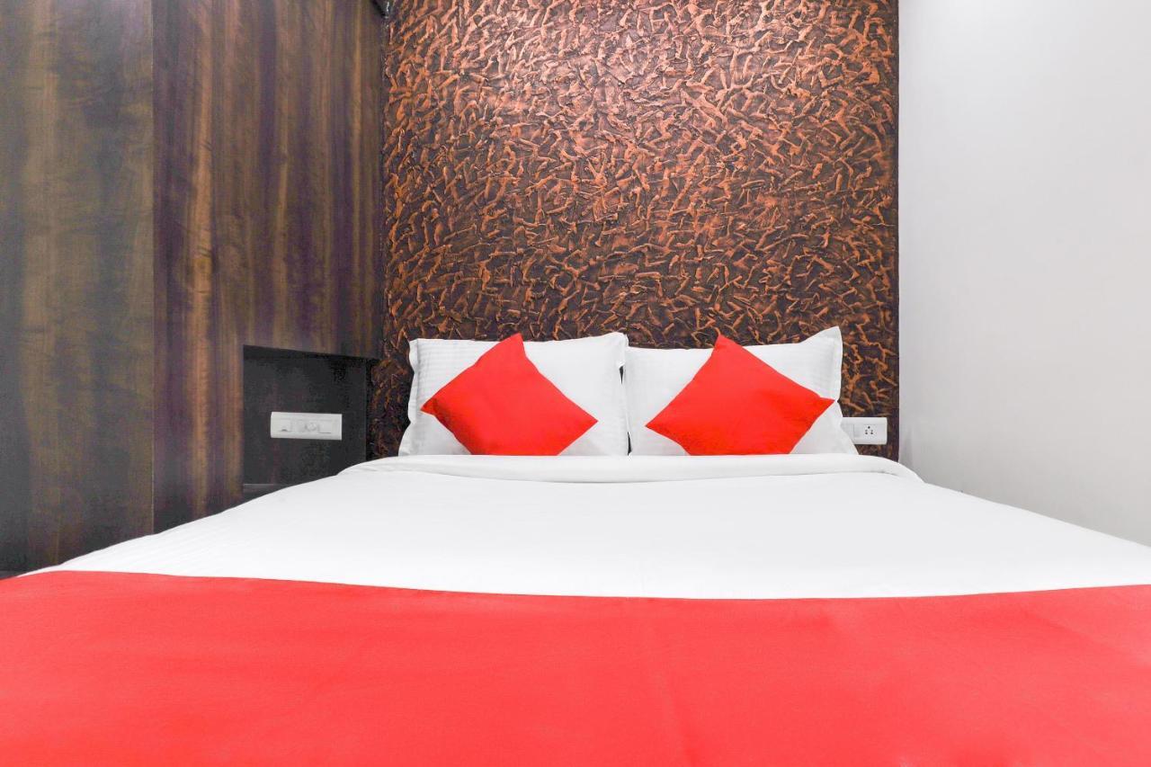 Capital O 71307 Feathers Hotel Kochi Esterno foto