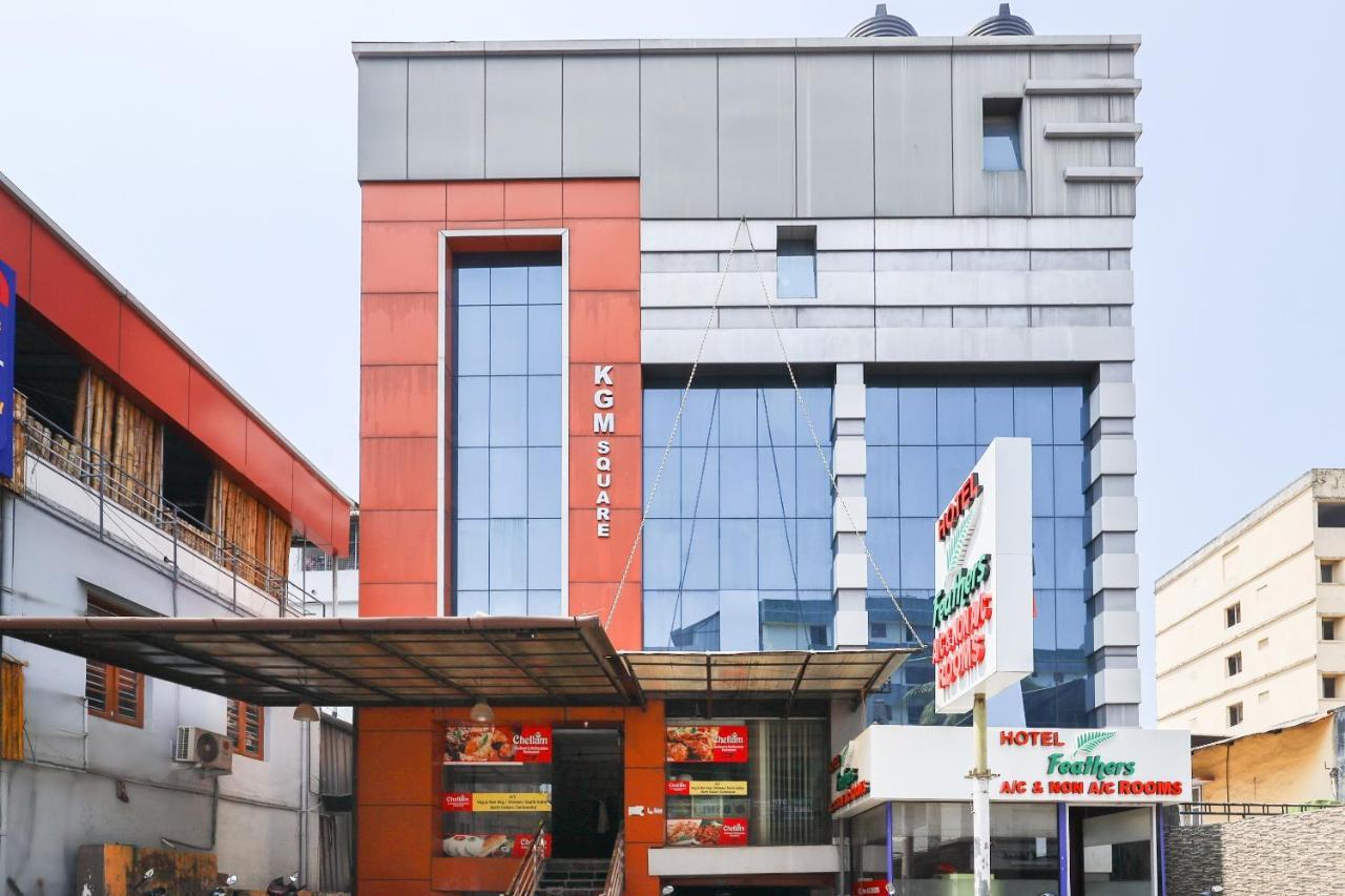 Capital O 71307 Feathers Hotel Kochi Esterno foto